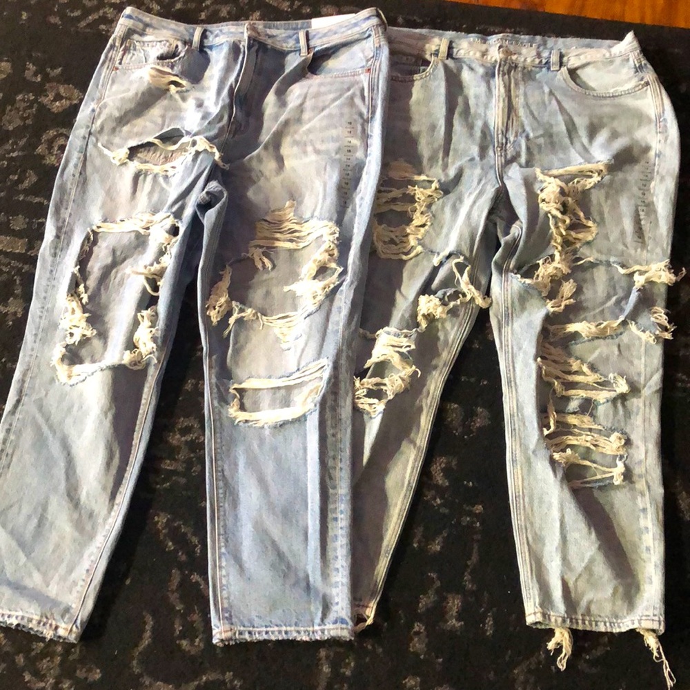 American eagle 90’s style ripped jeans
